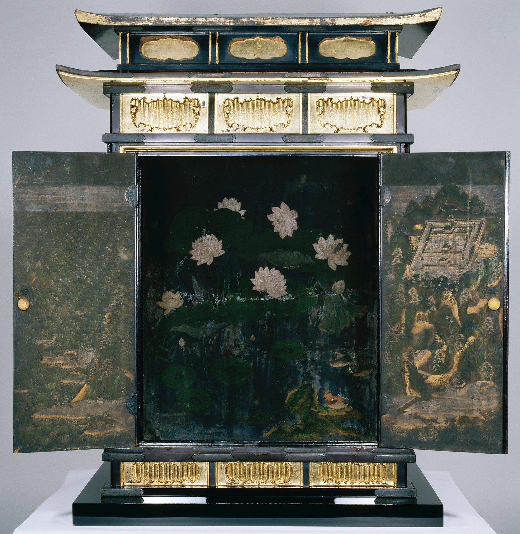 木造黒漆塗厨子（大善寺）